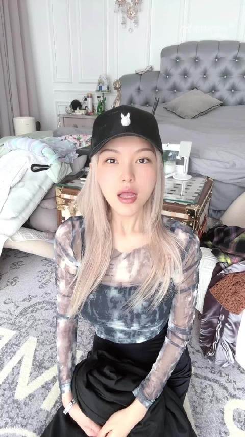 周扬青发布vlog和大家分享在巴厘岛游玩的穿搭……|穿搭|周扬青_新浪新闻