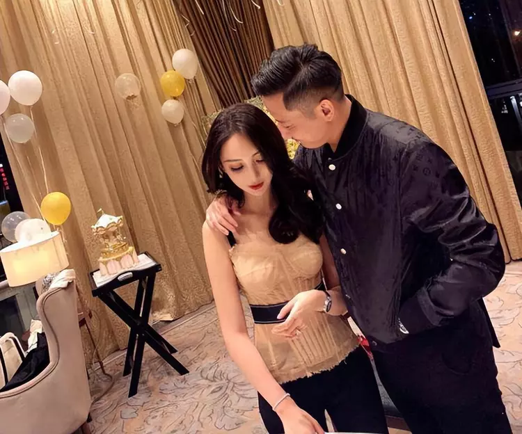 叶珂将取代Baby上位!黄晓明带她回老家见爸妈,结婚已提上日程|网红|女网|夜店|离婚|男方_新浪新闻