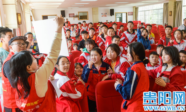 用光影点亮社区新文化系列活动走进贵阳市盲聋哑学校