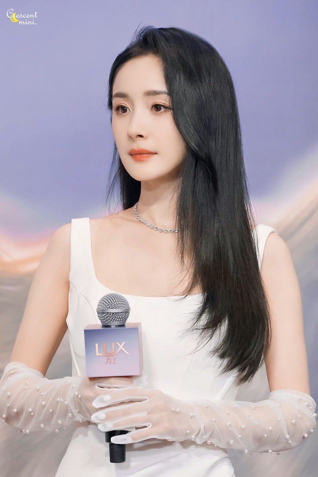 杨幂今日活动造型|杨幂|造型|活动_新浪新闻