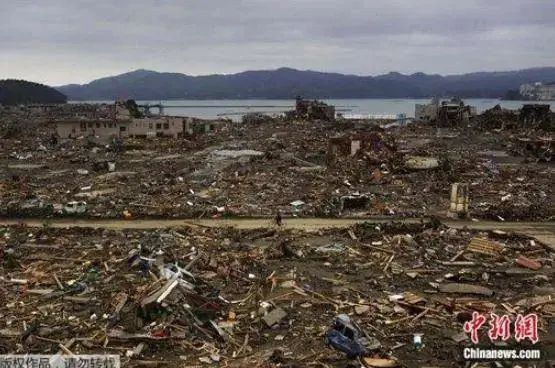 资料图：2011年3月11日，“311大地震”发生后，日本宫城县南三陆町灾区遭受海啸袭击后的废墟。