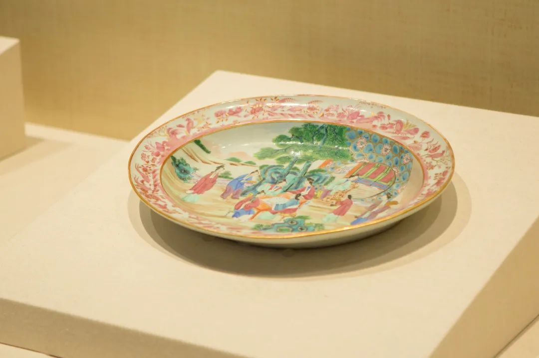 品珍|广彩庭院仕女人物纹盘