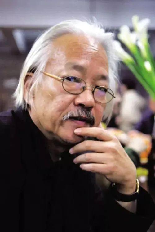 多多:对存在与虚无的诗性沉思,是为了治愈历史创伤|歌声|在它以内|在墓地_新浪新闻