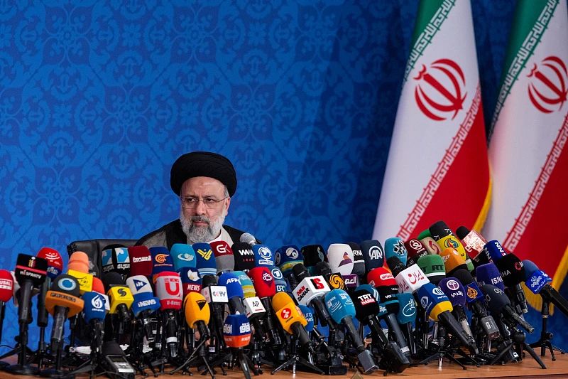 当地时间2021年6月21日，伊朗首都德黑兰，伊朗总统莱希在新闻发布会上表示，美国应解除对伊朗实施的所有压制性制裁。图/视觉中国