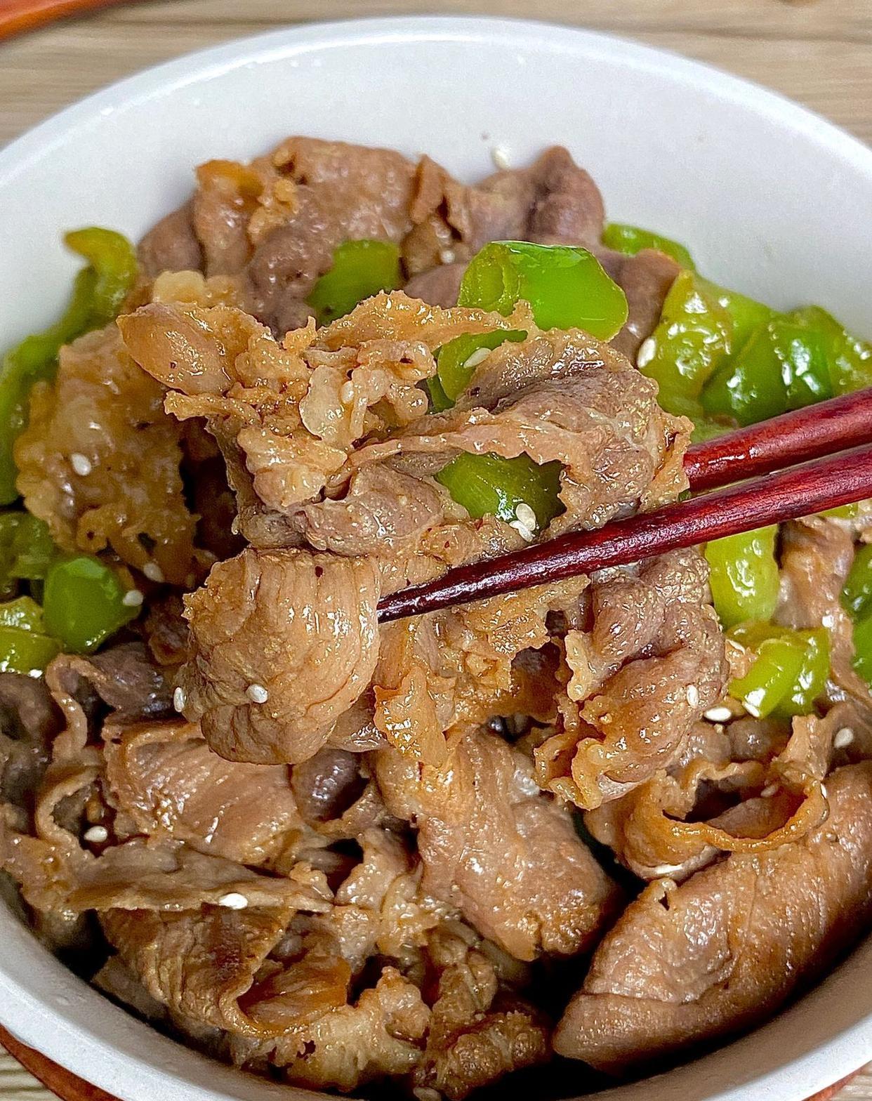 超简单的青椒肥牛卷,口感嫩滑,味道浓郁,怎么吃都不会腻|肥牛|青椒