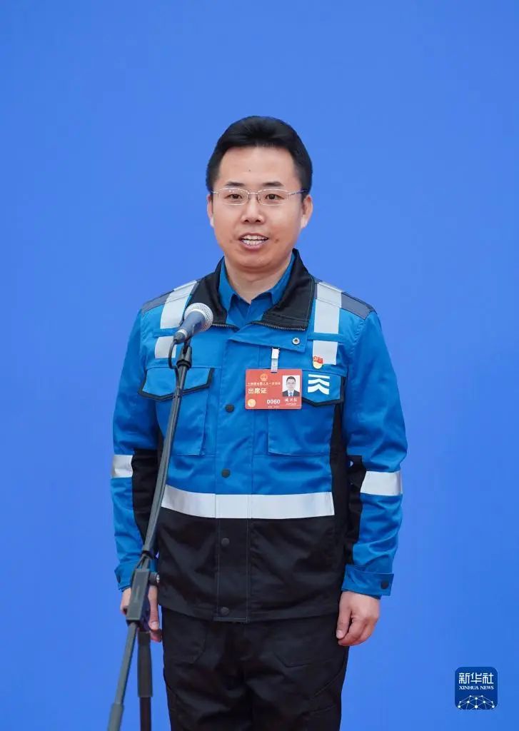 全国人大代表、天津港第一港埠有限公司拖头队副队长成卫东。新华社记者 才扬 摄