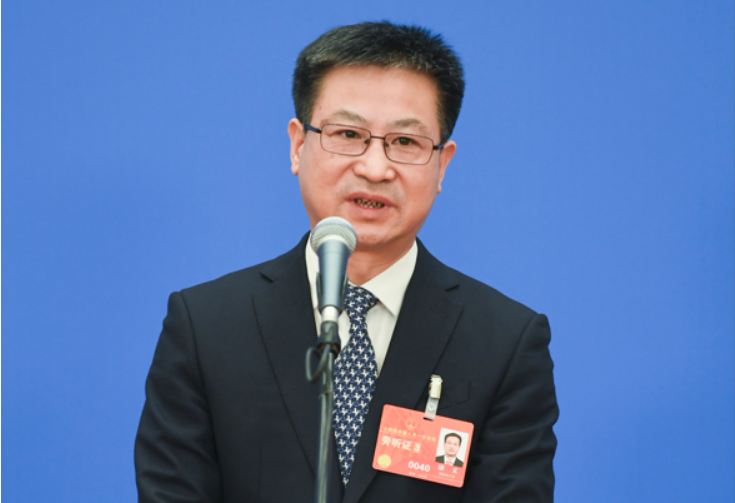 3月12日,国家统计局局长康义在"部长通道"接受采访.图/新华社