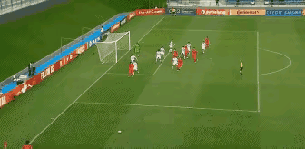 韩国队打进第三球。