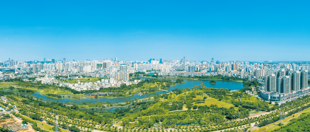 俯瞰海口市美舍河凤翔湿地公园景色如画.杨鹤 摄