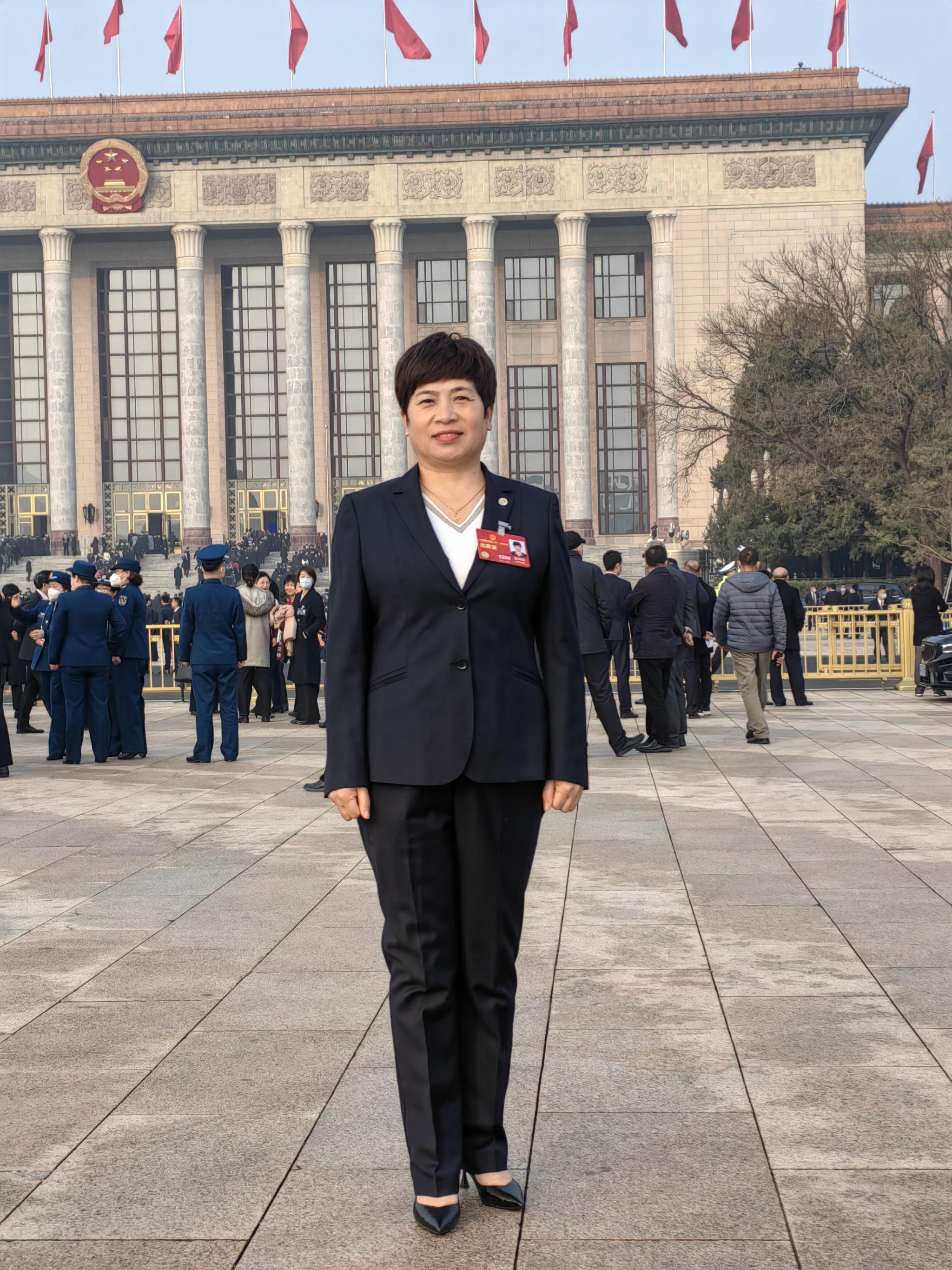 全国人大代表徐凤秋:发展农村绘画产业,书写美丽乡村画卷