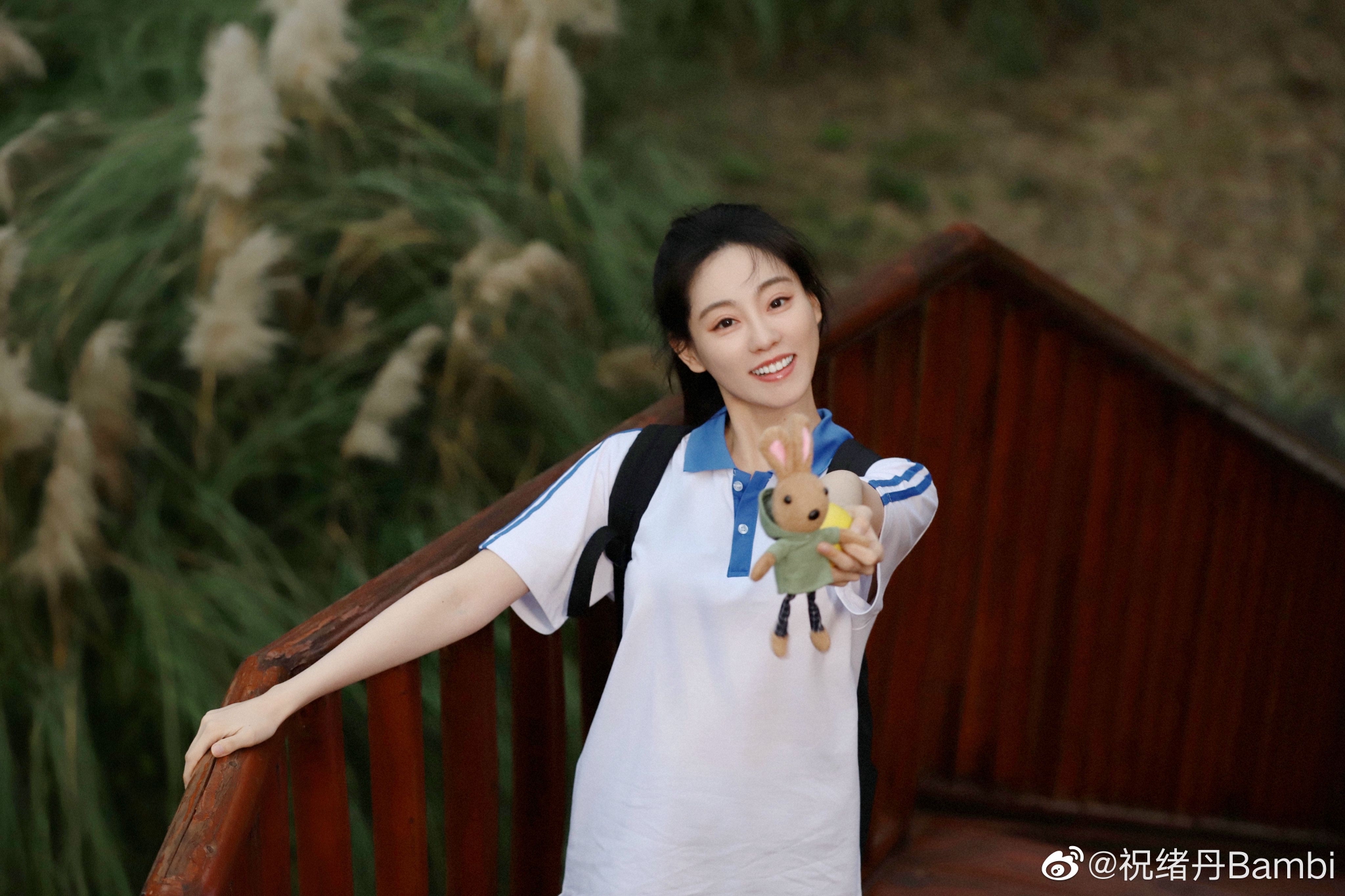 祝绪丹最新写真来啦! 我青春中的女主角,校园剧过来递本子|祝绪丹|写真_新浪新闻