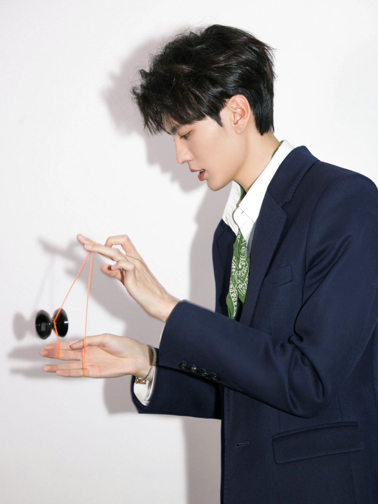 毕雯珺这是一双需要上保险的手吧__财经头条