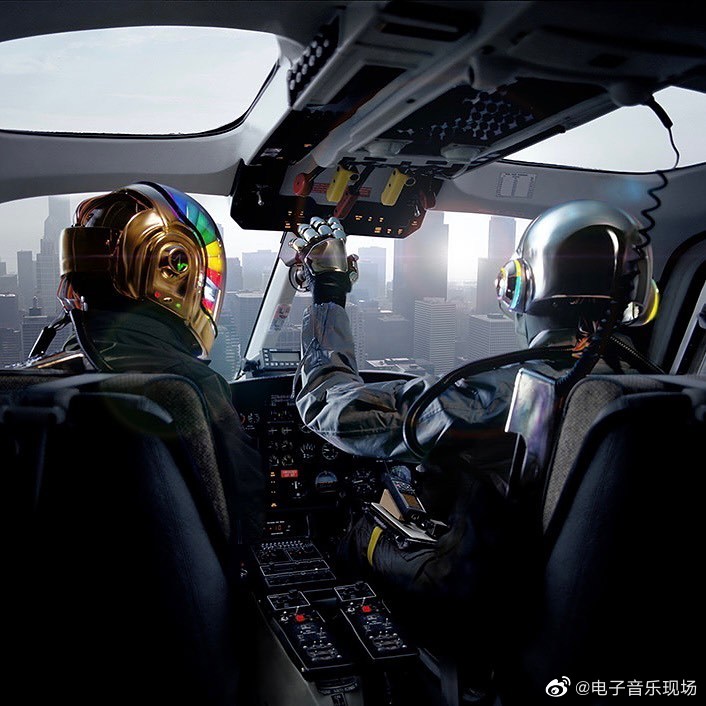 蠢朋克daft punk经典专辑《discovery》发行22周年……|discovery