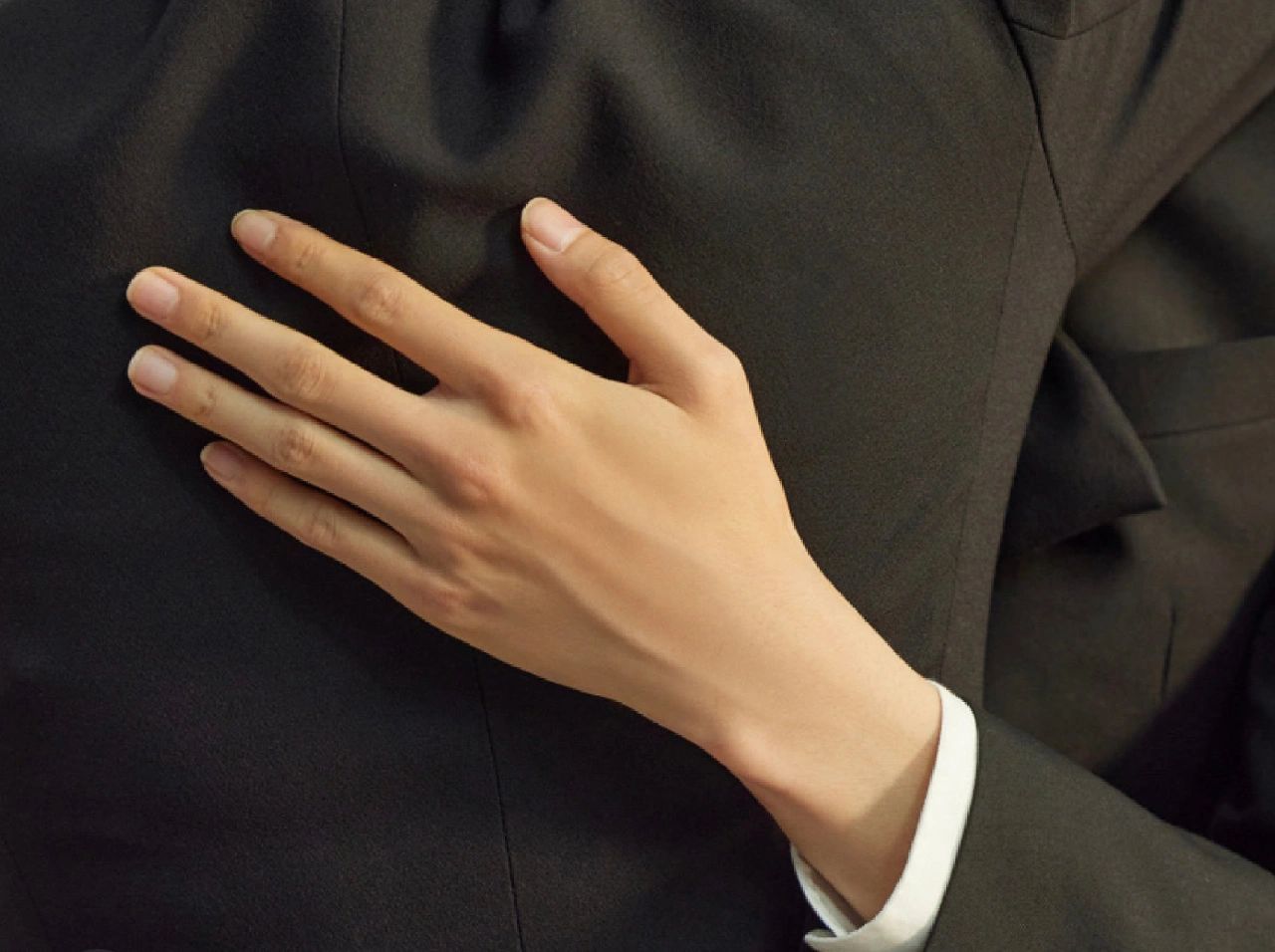 毕雯珺这是一双需要上保险的手吧__财经头条