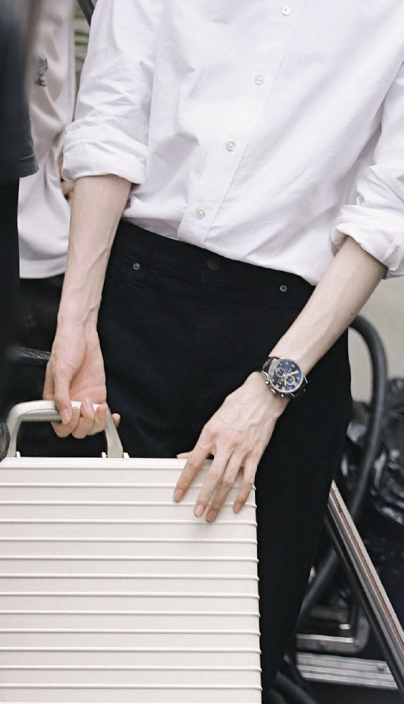 毕雯珺这是一双需要上保险的手吧__财经头条