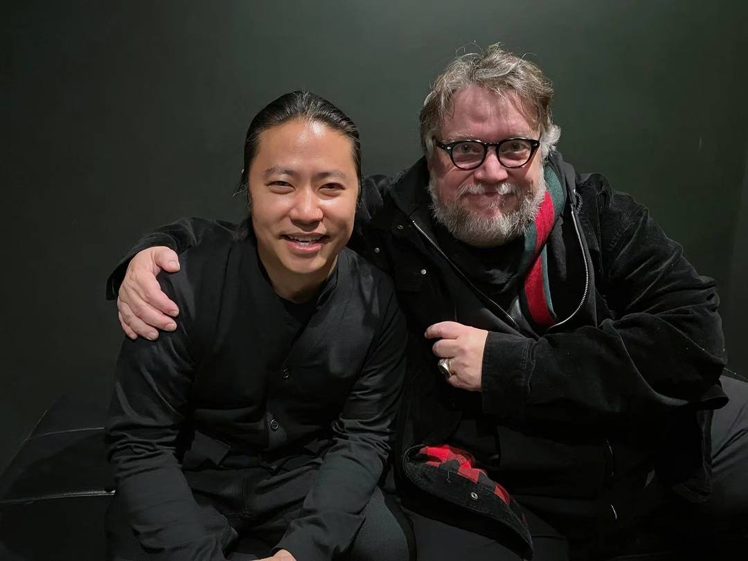 《瞬息全宇宙》的海报竟是他画的！这位华人艺术家下月将来蓉办展休闲区蓝鸢梦想 - Www.slyday.coM