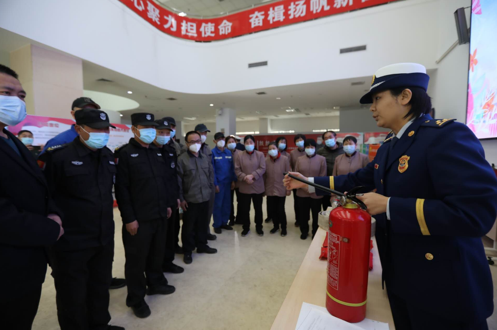 防火监督人员现场"授课"_新浪财经_新浪网