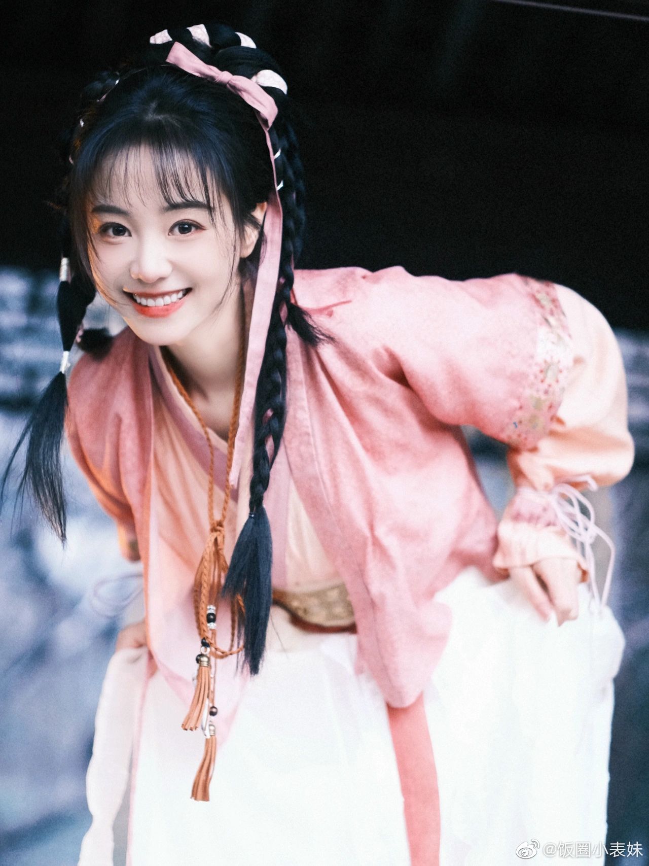 胡意璇这个粉衣古装吼吼看!