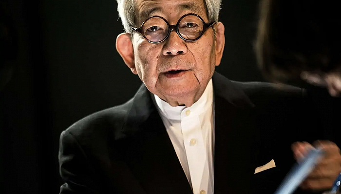 莫言谈大江健三郎他寻求的是绝望中的希望是那线透进铁屋的光明