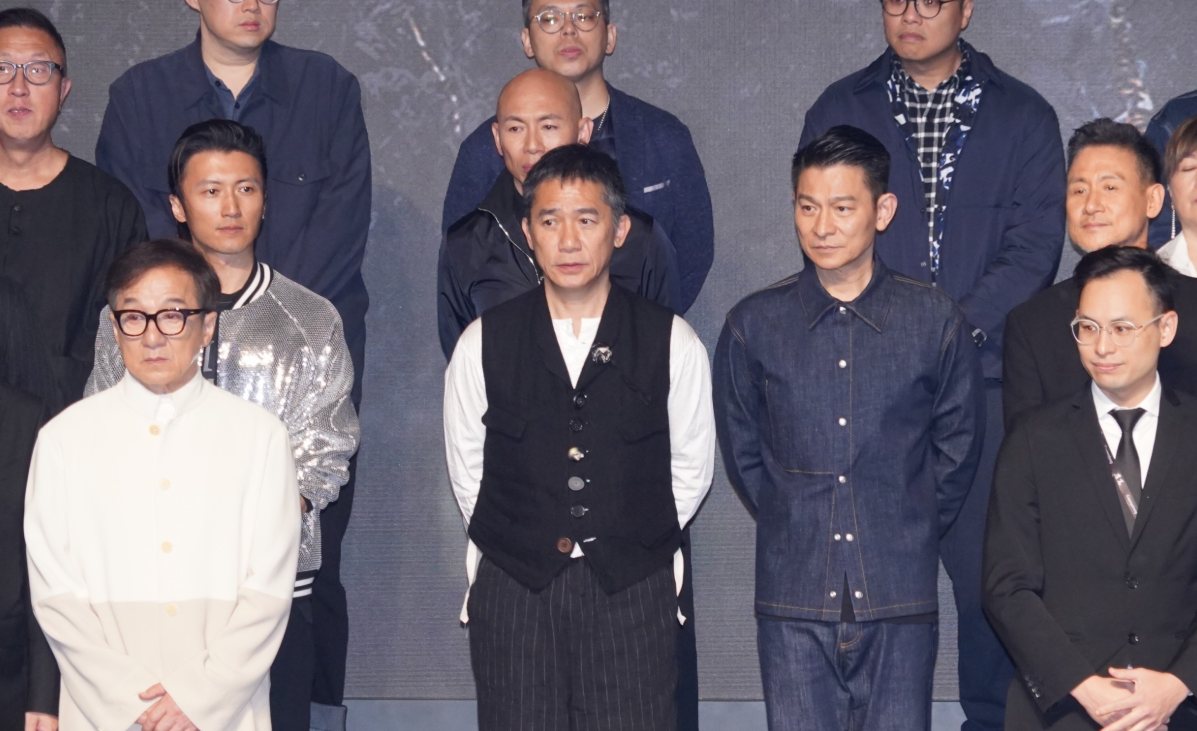 除了蔡卓妍与合影中的五位男神之外,谢霆锋,任达华,方中信,古天乐