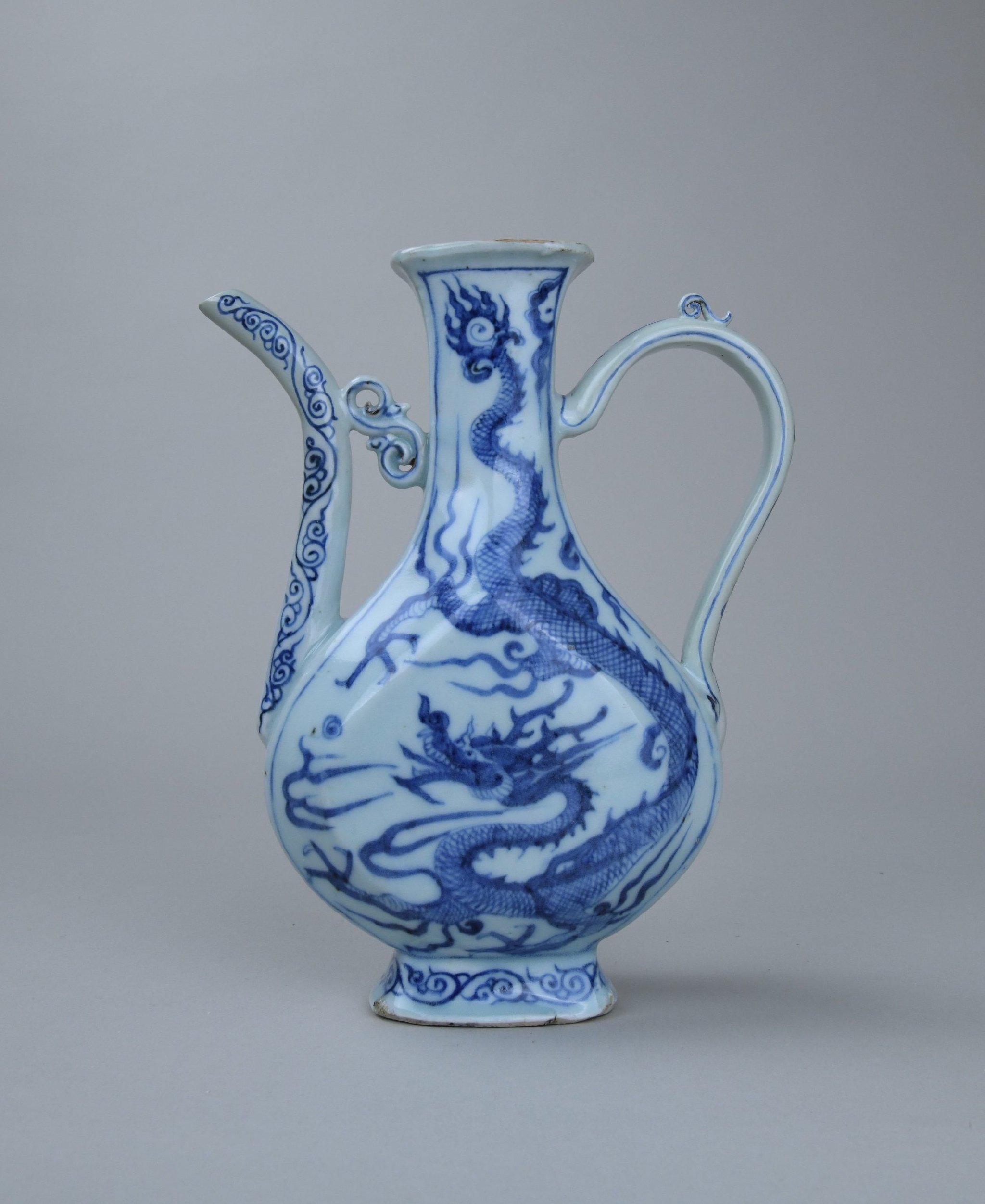 中国 景徳鎮 工芸美術師 許錫媽作 青花釉裏紅花蝶文瓶 證書付 G