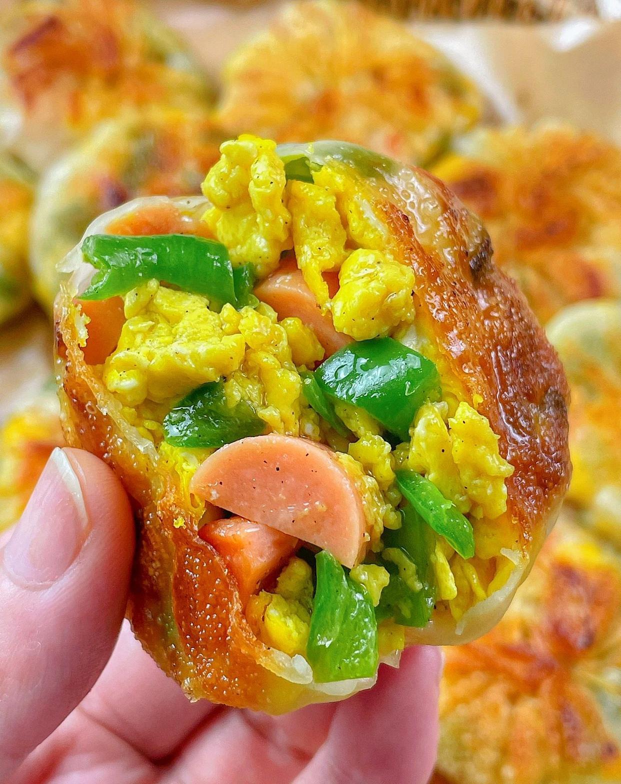 青椒火腿小馅饼,香酥可口,外脆里嫩,内馅鲜美,真的超好吃|青椒|火腿