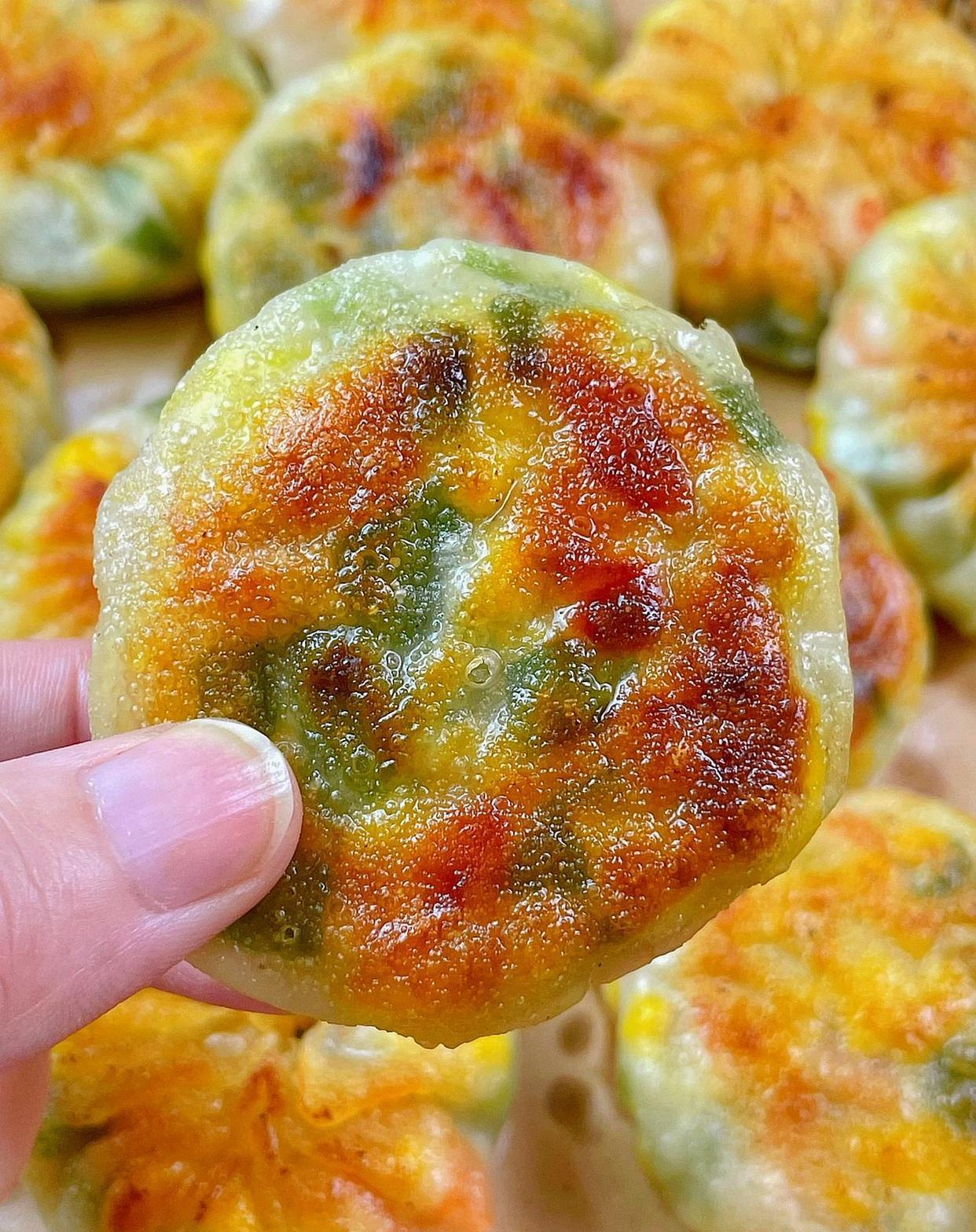 青椒火腿小馅饼,香酥可口,外脆里嫩,内馅鲜美,真的超好吃|青椒|火腿