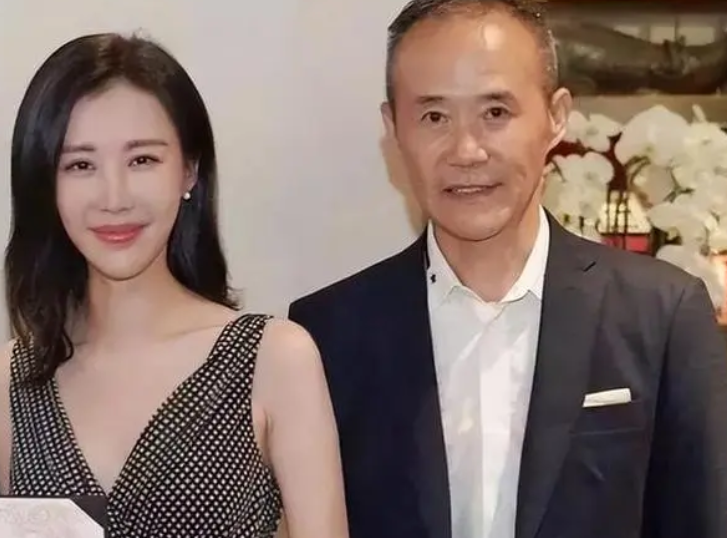 72岁王石疯狂养生,十几年不吃火锅,肉夹馍也只敢吃四分之一