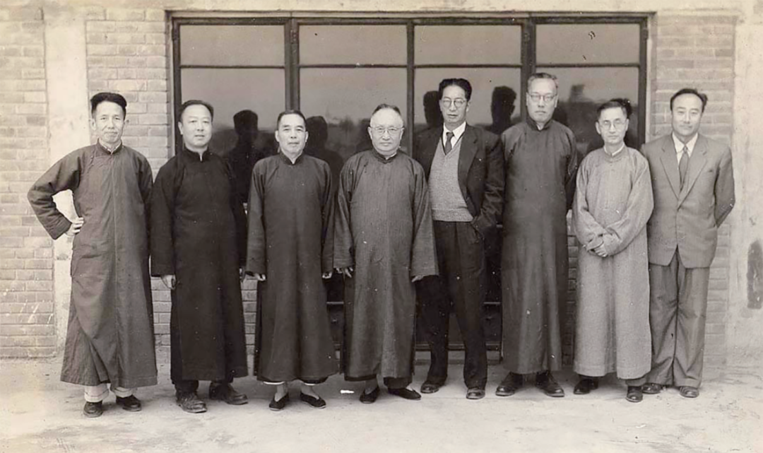 1947年朱家济与故宫博物院南京分院同仁 （左二为朱家济）
