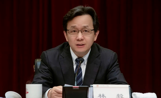 义乌市市长,2018年任金华市委常委,义乌市委书记
