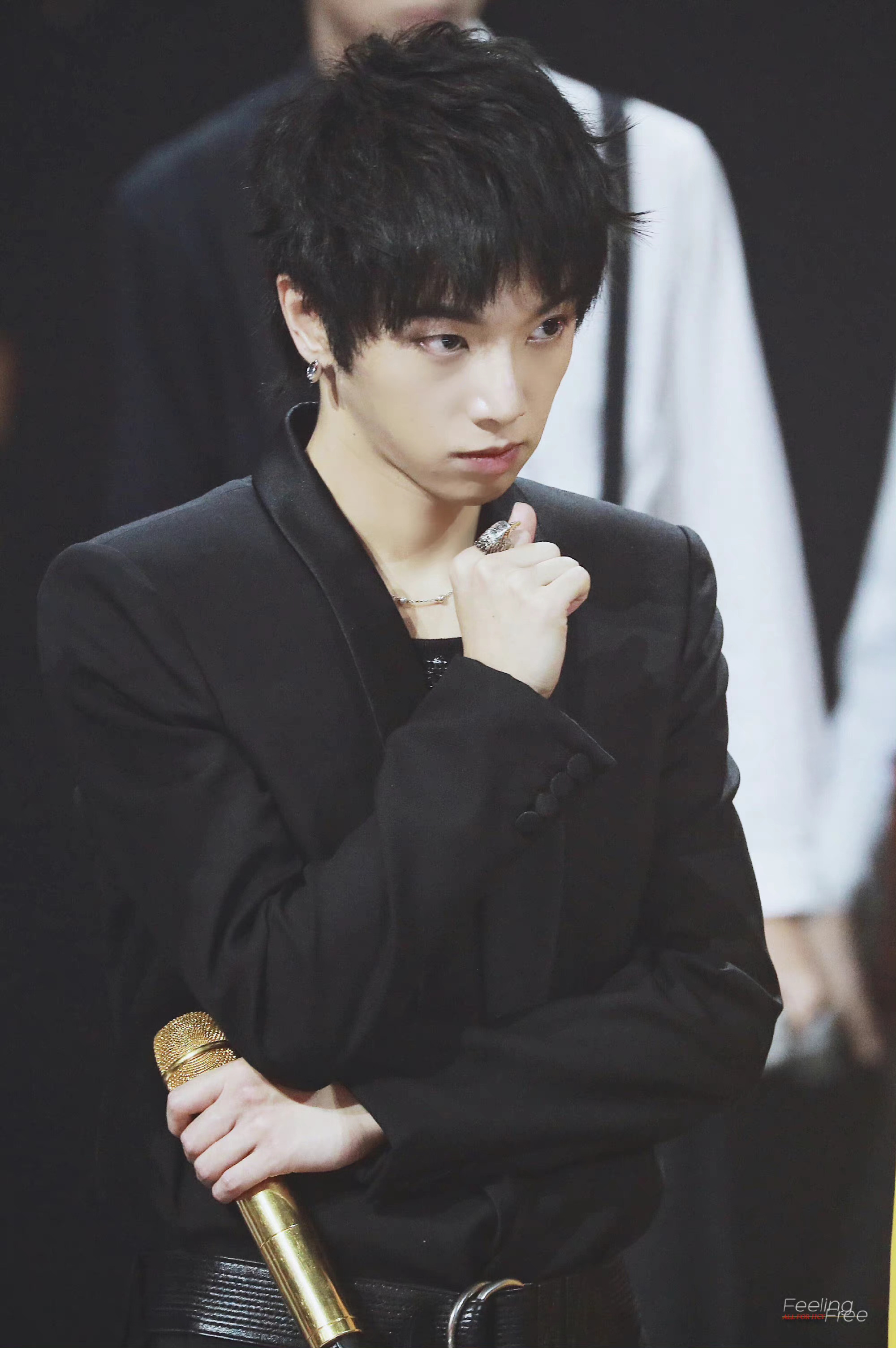 black炸炸 炸炸 炸炸|华晨宇|火星|演唱会_新浪新闻