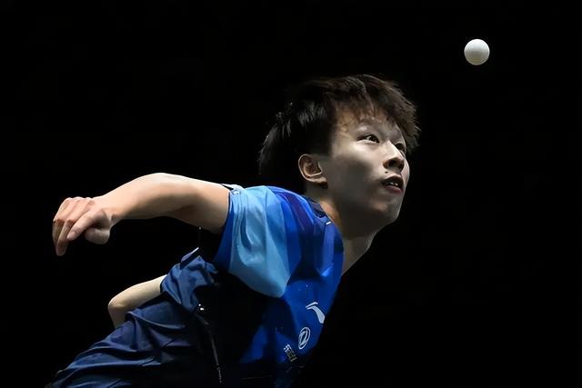 3月15日,林高远在比赛中发球.新华社发(邓智炜摄)