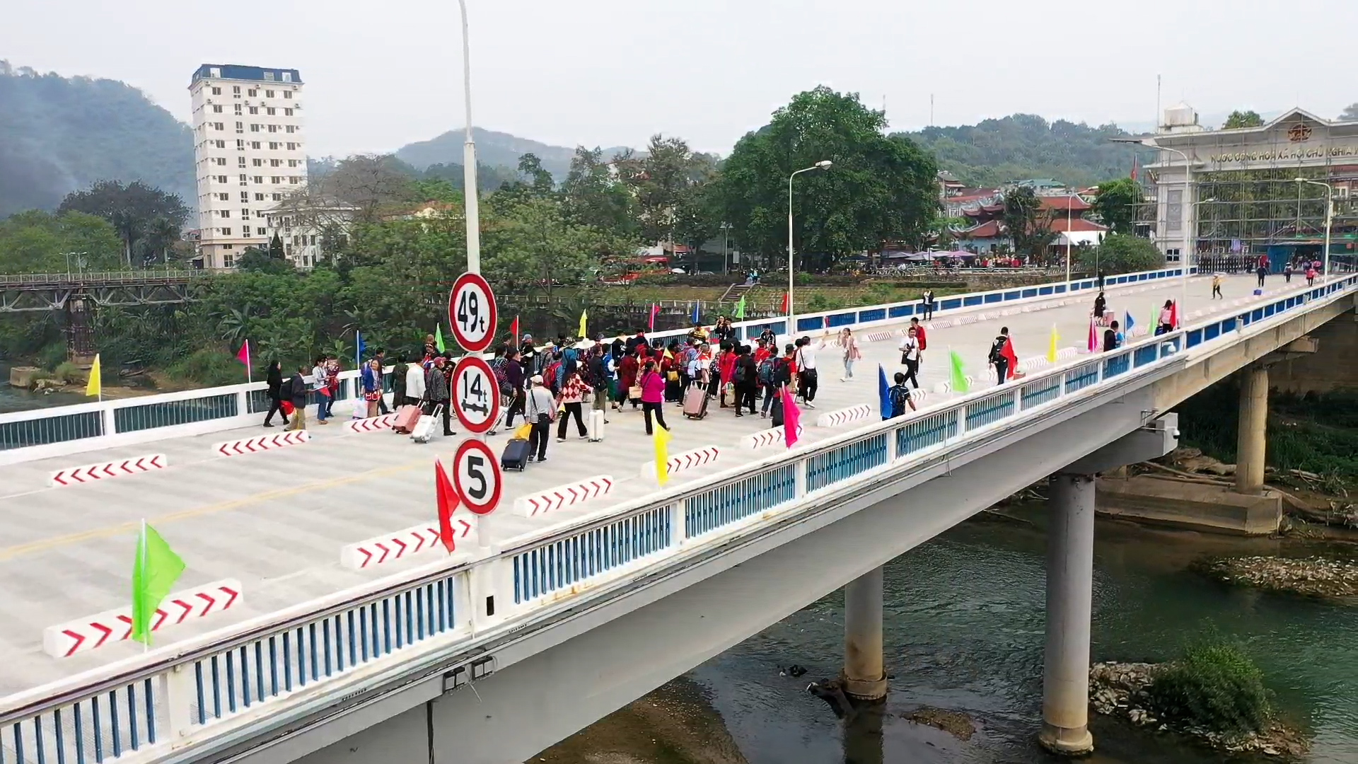 中越边境云南河口恢复赴越南出境团队旅游|越南_新浪新闻
