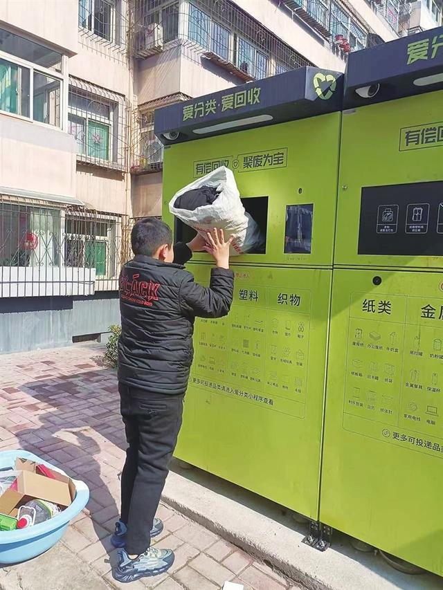 你的废旧衣物也捐了吗太原废旧衣物回收箱现状调查