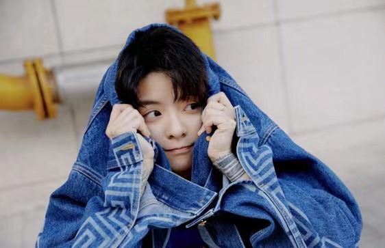 还有人不知道今天我们@刘逸云Amber 发新歌吗！|Amber|新歌|刘逸云_新浪新闻