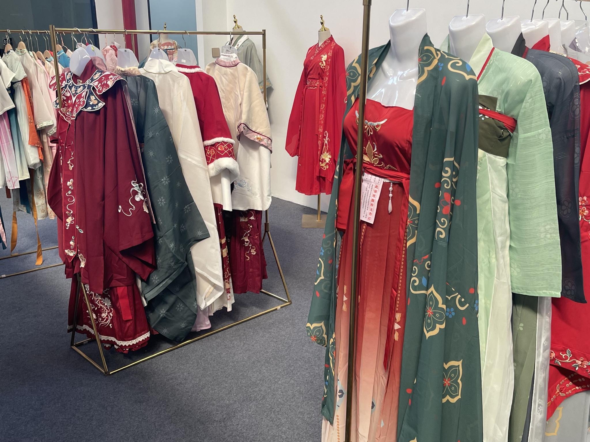 实探曹县汉服迭代突破百元圈子