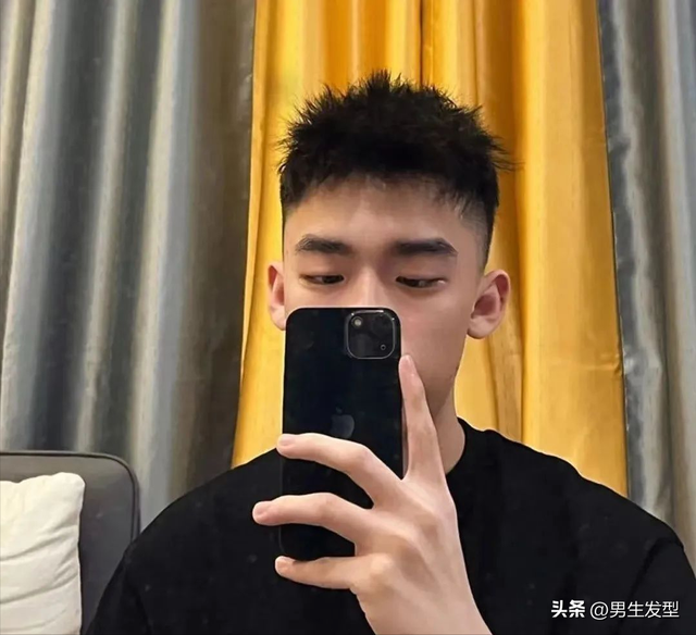 男生剪“前刺发型”太帅气了,试试这3款,尽显潮男范儿