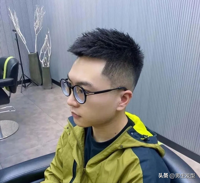 男生剪“前刺发型”太帅气了,试试这3款,尽显潮男范儿