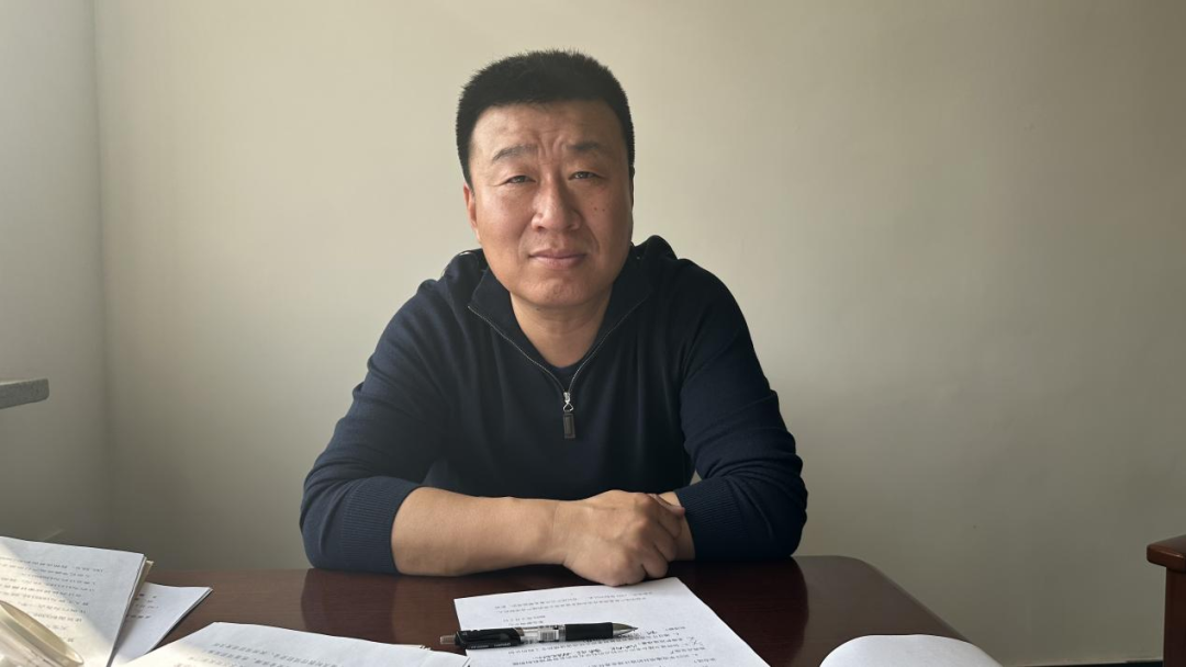 锦州市古塔区副区长才华接受记者采访.孟双奎/摄
