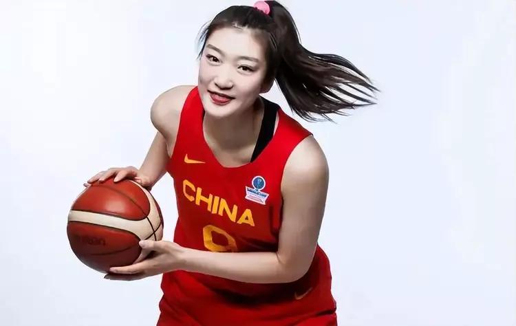 中國女籃主將李夢被爆當第三者勾引前中國女籃領隊張隆,受害事主po出兩人裸聊截圖作為證據 | NBA地域 | 籃球地帶 - FanPiece