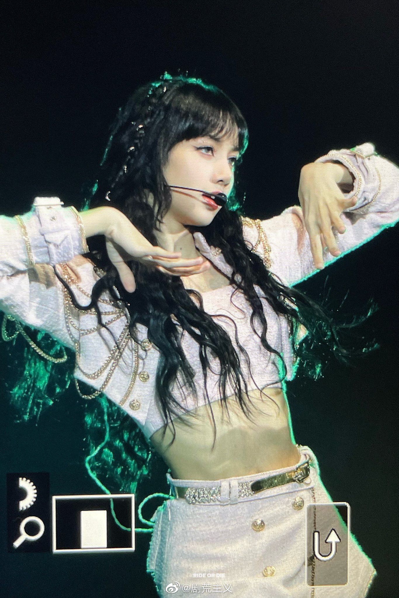 啊啊啊啊又甜又辣的Lisa，我真的好爱！这谁看了能不迷糊|Lisa_新浪新闻