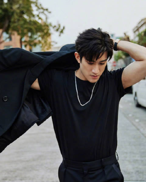 李治廷大帅哥又有养眼的街头随拍了!