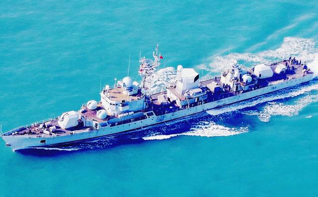 宜宾号护卫舰随着宜宾舰与英国护卫舰距离越来越近,所有人的心都悬了