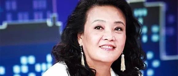 张兰欠9.8亿未还，家族信托被击穿！65岁还要带货救场
