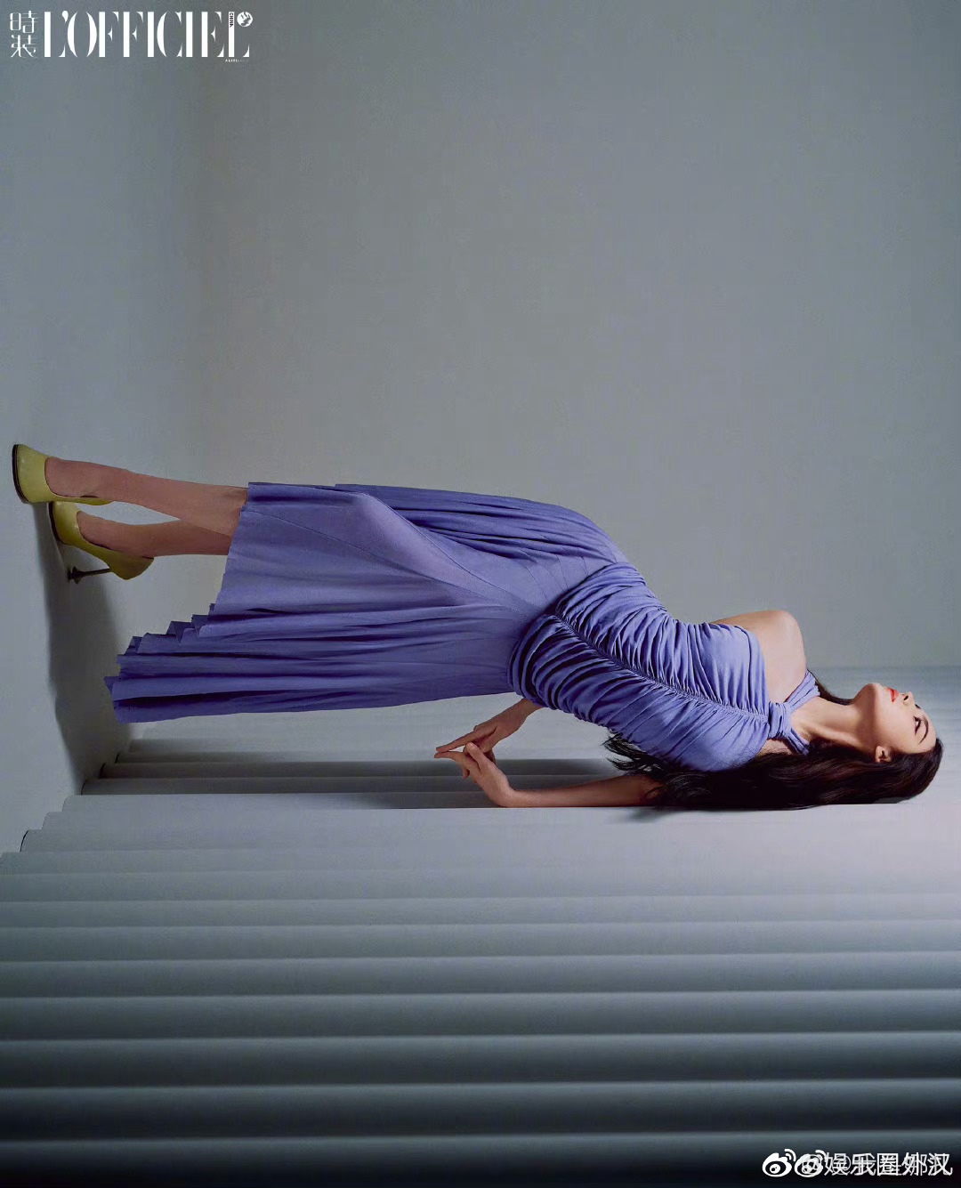 娜扎最新杂志封面大片一组 拍照姿势看起来好废腰|娜扎|姿势|封面