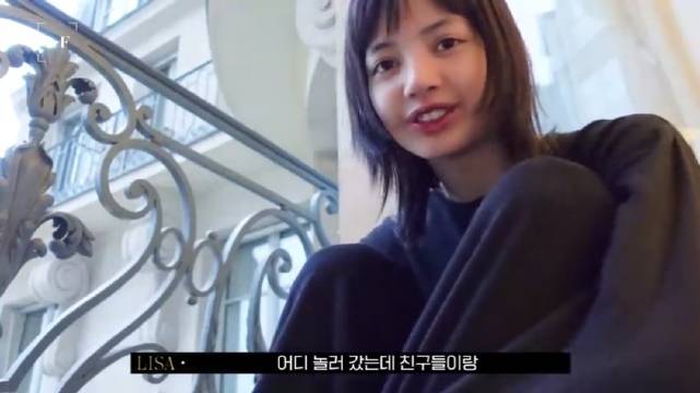 BLACKPINK成员LISA最新幕后花絮!|BLACKPINK|花絮|巴黎时装周_新浪新闻