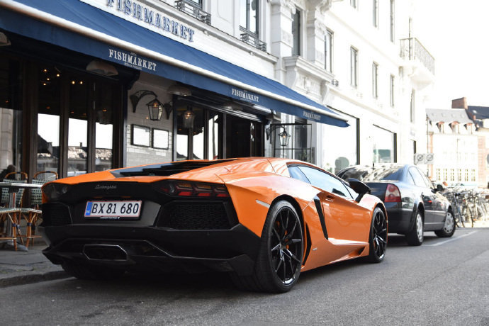 橙色兰博基尼aventador lp700-4,喜欢这样颜色吗?