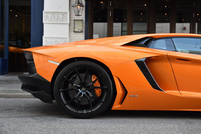 橙色兰博基尼aventador lp700-4,喜欢这样颜色吗?