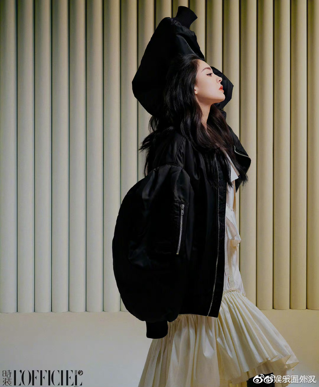 娜扎最新杂志封面大片一组 拍照姿势看起来好废腰|娜扎|姿势|封面