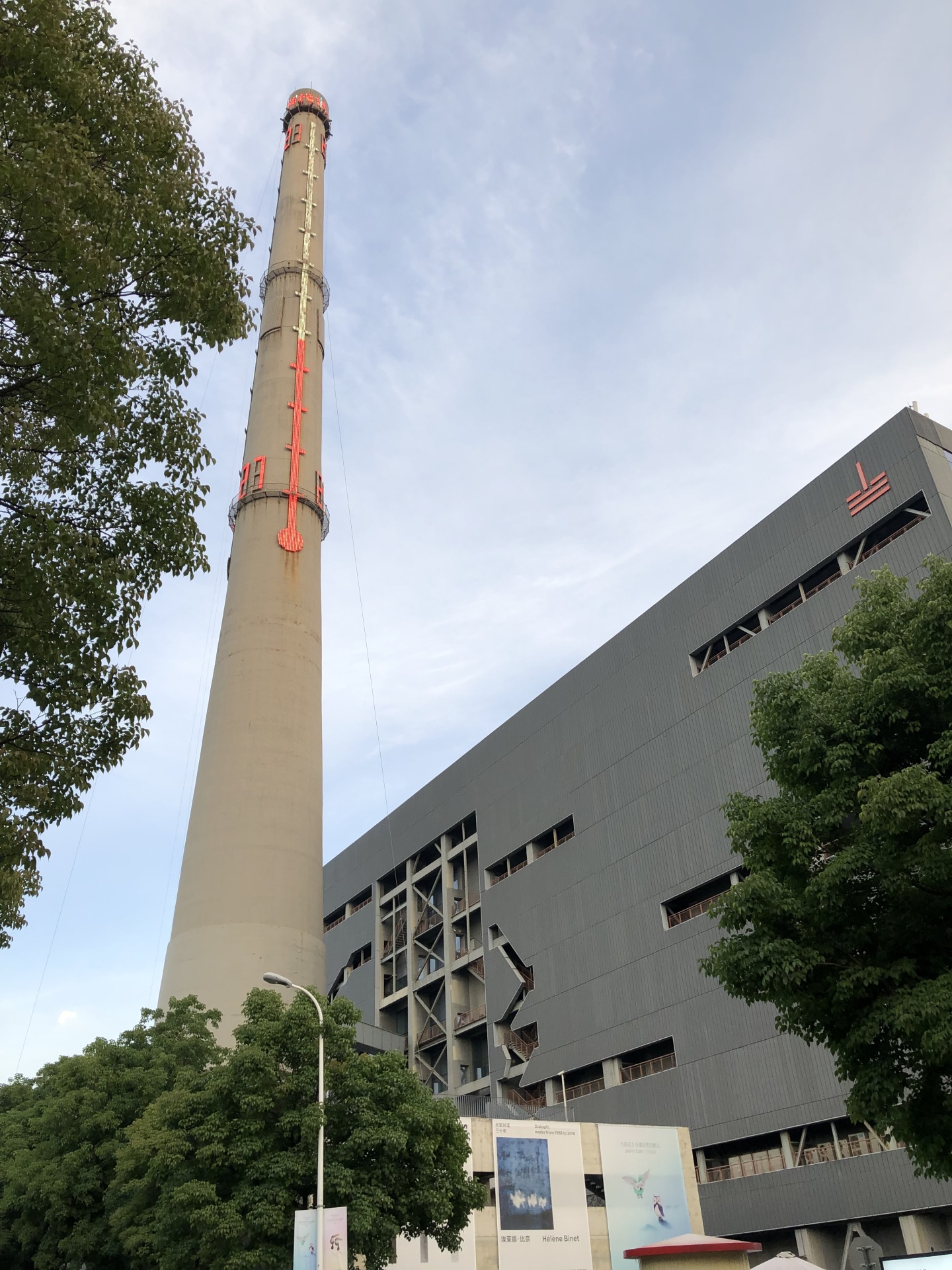 巨型"温度计"被拆因有安全隐患